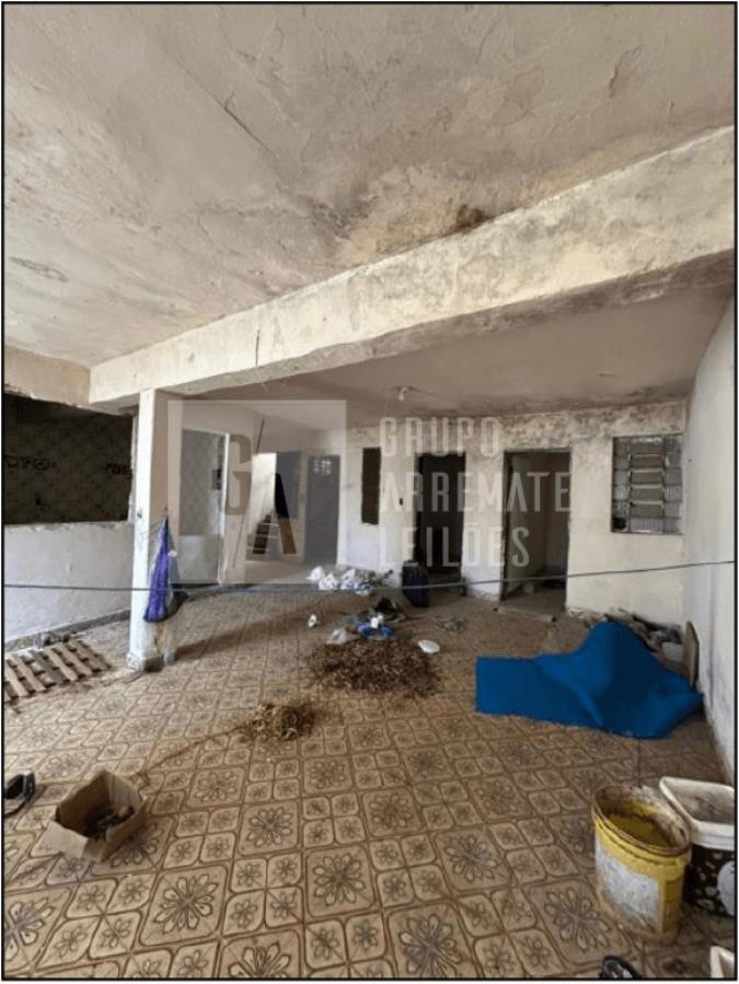 Imóvel comercial com 368m² de área construída
