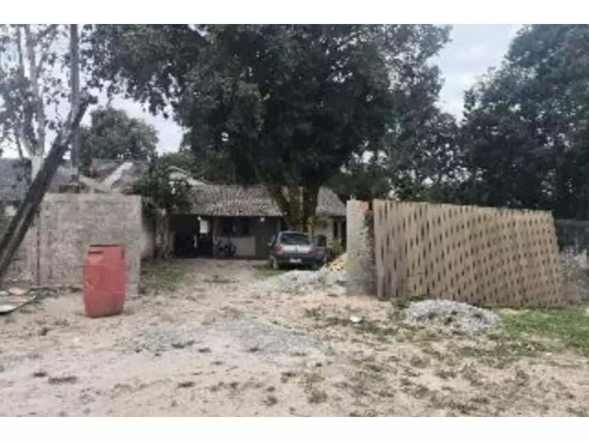 Casa com 97,20m² construídos em terreno de 495,00m² - Ocupado