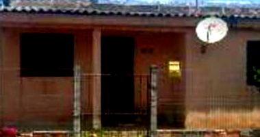 Casa com 38m² construídos, ocupada