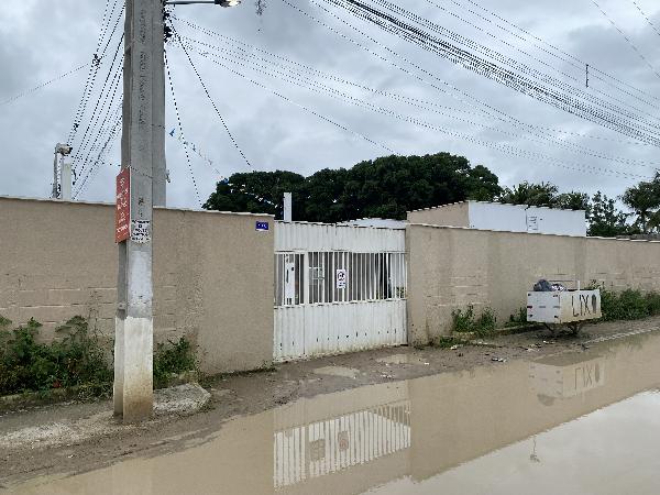 Casa com 2 quartos, 63m² área privativa, 148m² terreno