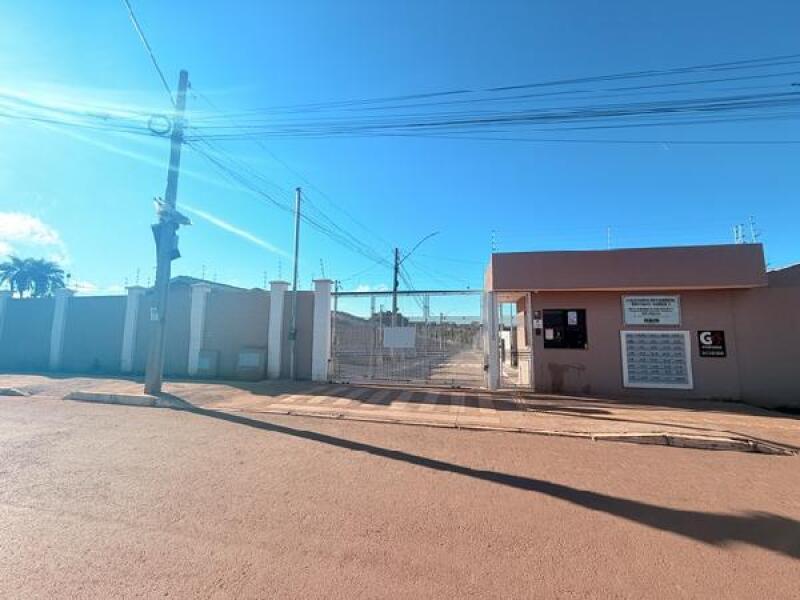 Casa com 2 Quartos e 1 Vaga em Condomínio