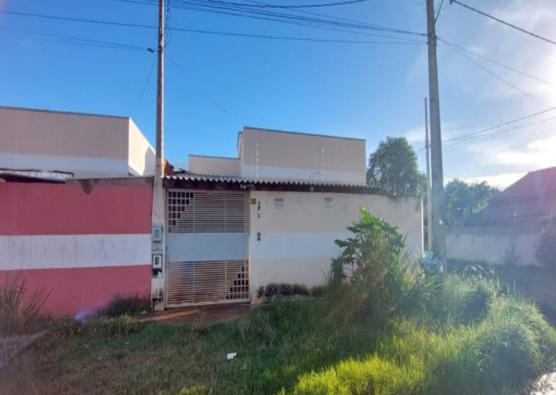 Casa térrea com 51,28 m², 25% fração ideal, ocupada