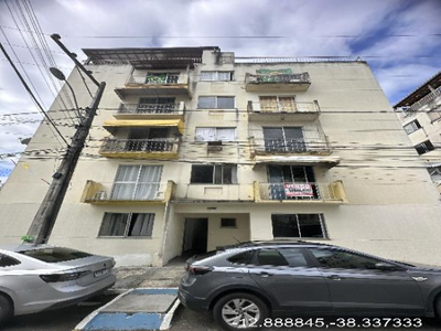 Apartamento com 2 quartos, 2 banheiros e 126m² em Lauro de Freitas