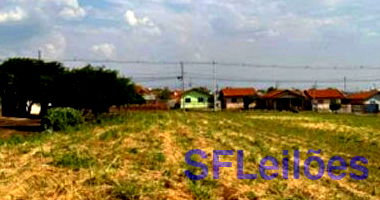 Espaçoso Lote Urbano de 371 m² para Desenvolvimento