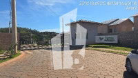 Casa com 2 quartos, banheiro, área de serviço e cozinha, 51m² construída