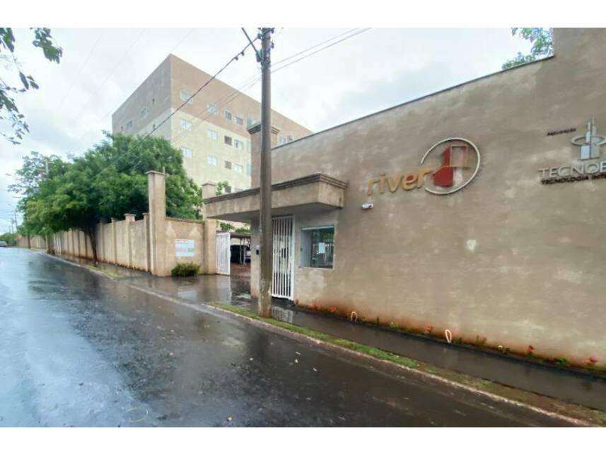 Apartamento com 2 vagas em leilão