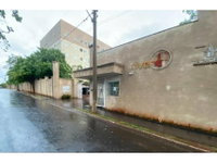 Apartamento com 2 vagas em leilão