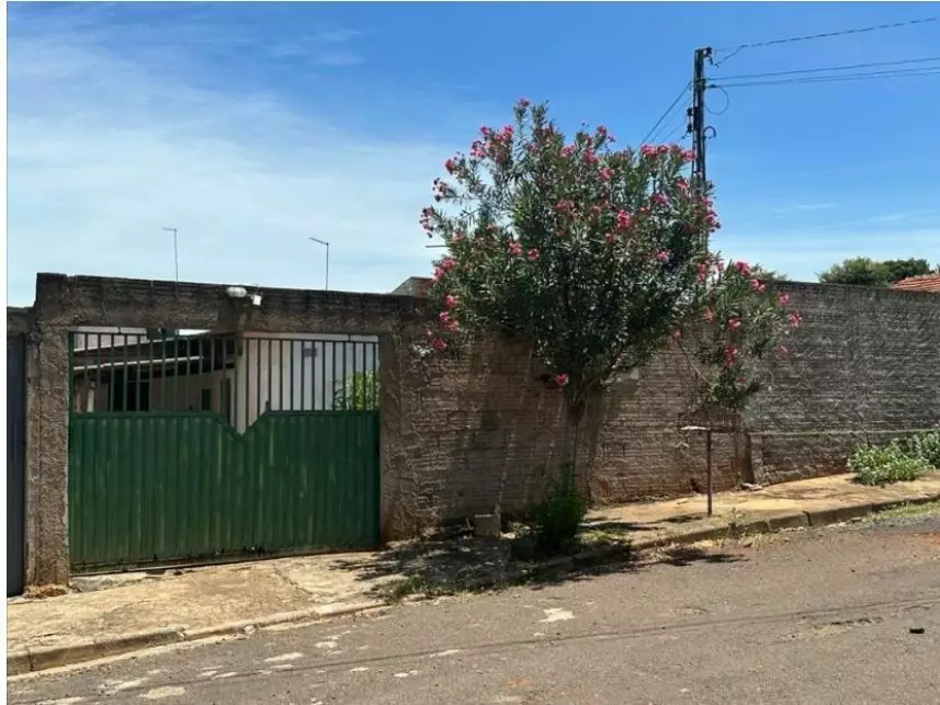 Casa com 2 quartos, 1 banheiro, 73,63m² construída, imóvel ocupado
