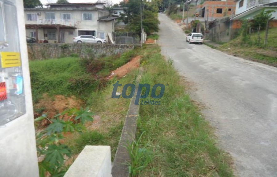 Terreno urbano 300m² com ótima localização, desocupado