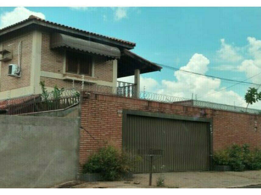Casa em leilão com 4 quartos e 3 banheiros