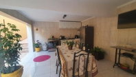 Casa com 3 quartos, 2 banheiros, 2 vagas, 158m² construída, ocupada