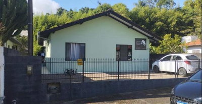 Casa com 86m², 2 quartos, ocupada, área de terreno 300m²