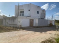 Casa Duplex Ocupada com Terraço e Vaga de Garagem