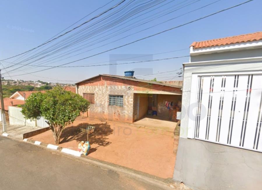Casa com 2 quartos, 1 banheiro e garagem no Bela Vista