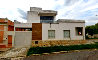 Casa com 3 pavimentos e terreno de 282m², 320m² construída