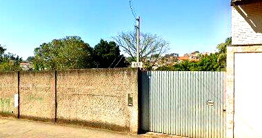 Casa Térrea com 1.610m² em Ferraz de Vasconcelos - Necessita de Reparos