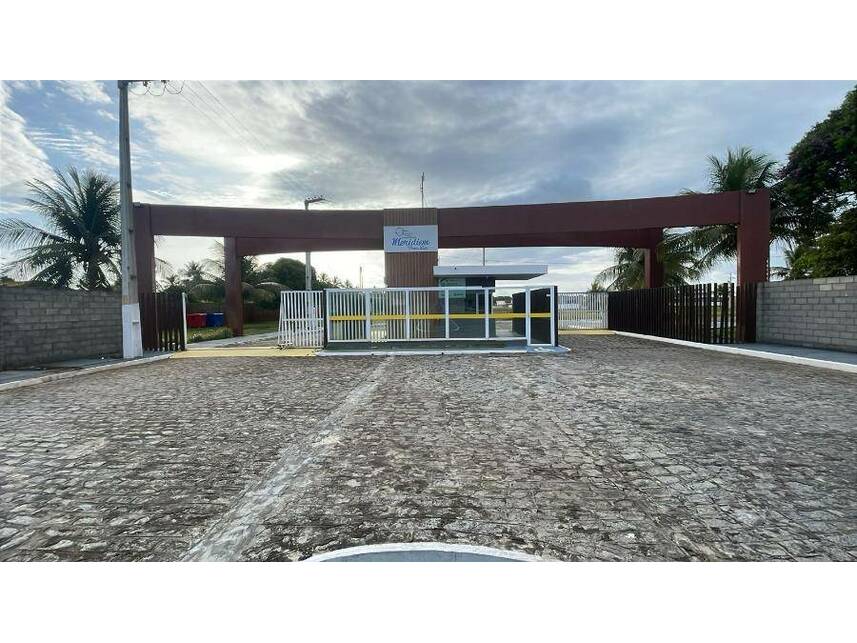 Terreno desocupado em condomínio com 450m² de área total