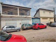Edificações com 4 quartos e 2 banheiros, área construída de 423,60m²