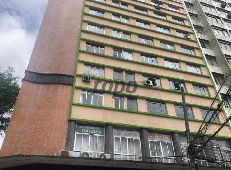 Conjunto de três salas comerciais no Centro de Curitiba