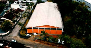 Terreno amplo com edificações em Blumenau - SC