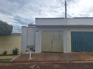 Casa Padrão com 1 Vaga de Garagem em Jardimópolis
