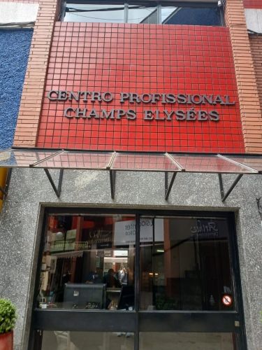 Loja de 36,45 m² com sobreloja e sanitário