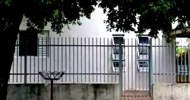 Casa padrão ocupada com 1 vaga e 128m² construída