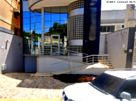 Amplo Estacionamento com 176m² e Garagem para 6 Veículos