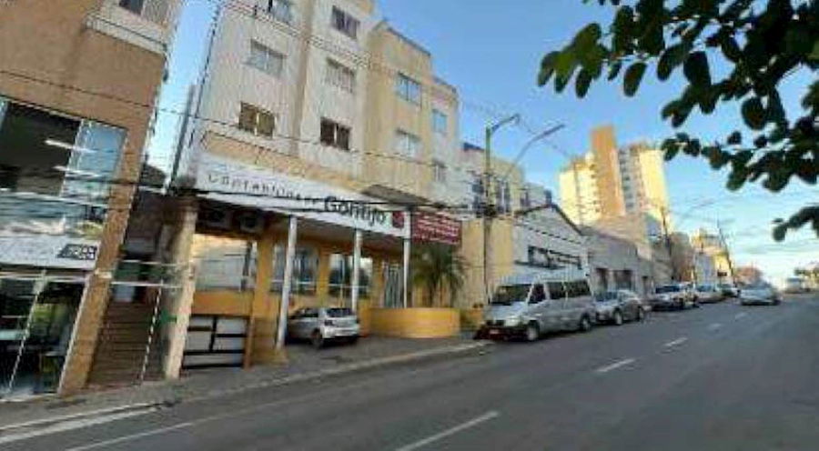 Apartamento padrão com 2 vagas e 64m² privativos, ocupado