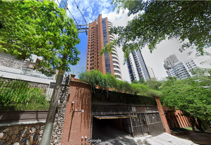 Apartamento de alto padrão com 4 suítes e 4 vagas