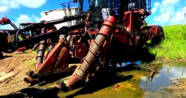 COLHEDORA DE CANA CASE A8800 - Desmontada Parcialmente