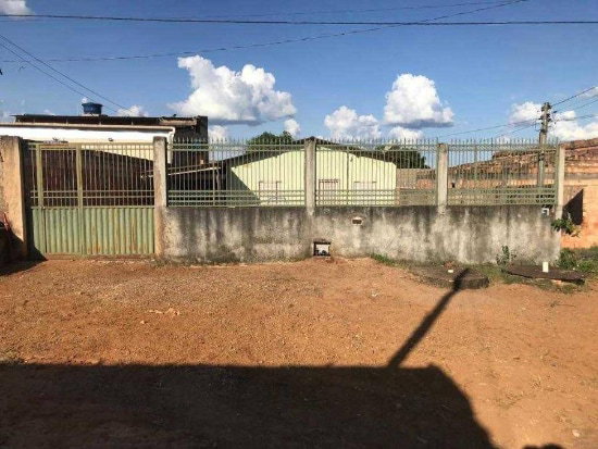 Casa com 1 vaga de garagem, 119,43 m² construídos, ocupada