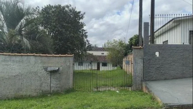 Casa de 70 m² Ocupada em Leilão
