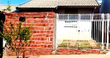 Casa com 2 quartos, 1 banheiro, vaga de garagem e 45,59m² privativos