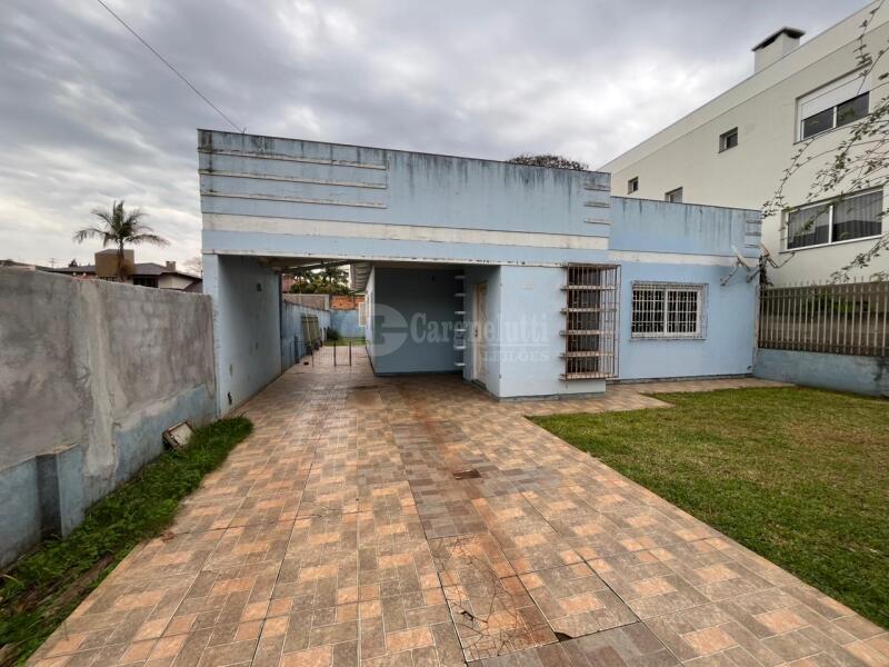 Terreno Urbano com Casa Residencial em Cruz Alta/RS