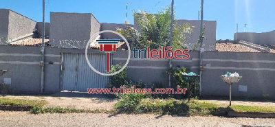 Casa com 2 quartos, 2 banheiros e 1 vaga