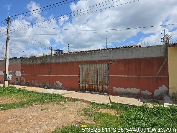 Casa com 3 quartos, 2 banheiros, 67,64m² construída, 1 vaga