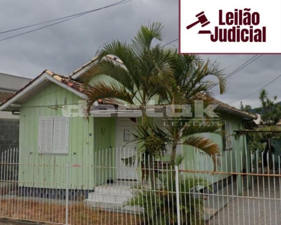 Casa com 3 quartos e garagem em Tubarão/SC