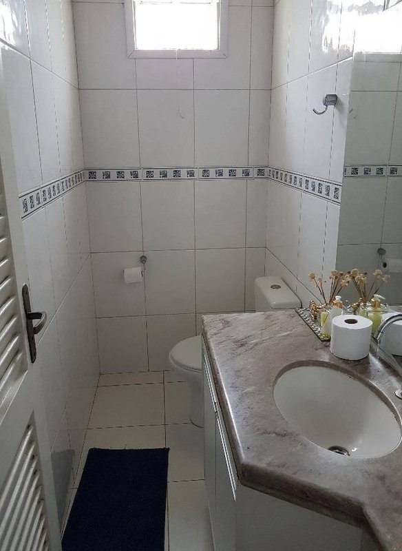 Casa com 4 Quartos e 301m² em Camaçari - Oportunidade Única