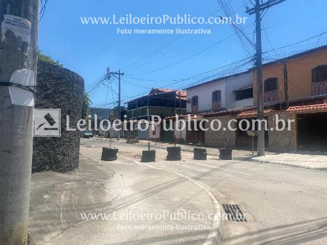 Casa com 2 quartos, banheiro, área de serviço e cozinha, 86,71m²