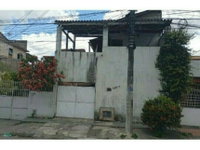 Casa em leilão com 56m² e 168m² de terreno em Trindade - RJ