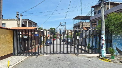 Casa Ocupada com 2 Quartos e 127m² de Área Construída