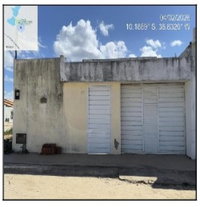 Casa com 2 quartos, varanda e 1 vaga de garagem