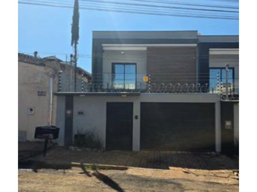 Casa em leilão com 146,53m² de área construída