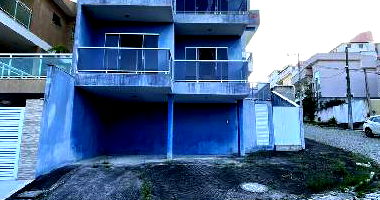Casa com 4 quartos, 2 banheiros, 2 vagas e varanda, 197.83m² construída