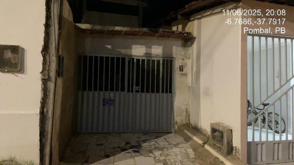 Casa com 2 quartos, 81,19m², terreno 126,18m², desocupada