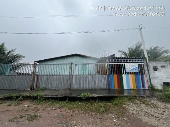 Casa com 2 quartos, 2 banheiros e 1 vaga de garagem