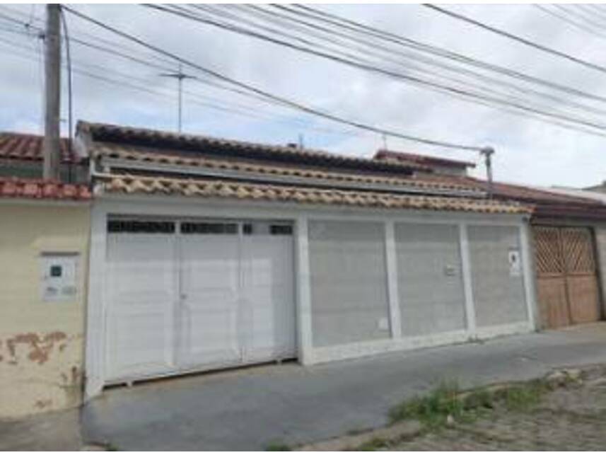 Casa com 2 quartos, 1 banheiro e 2 vagas de garagem