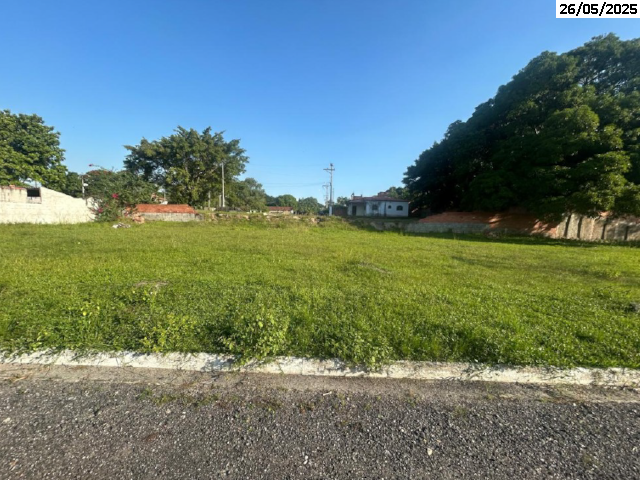 Terreno com 180m² em Condomínio Florestal
