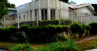 Casa Ocupada com 1 Vaga e Ampla Área em Ribeirão Preto